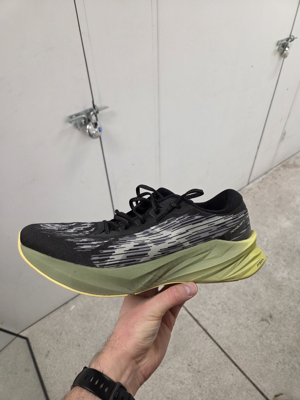 Asics Novablast 3 - Black/Olive
